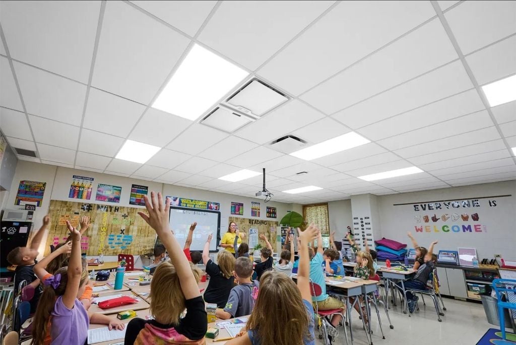 Elementary school classroom with smartIAQ GridSet on demand air cleaner.